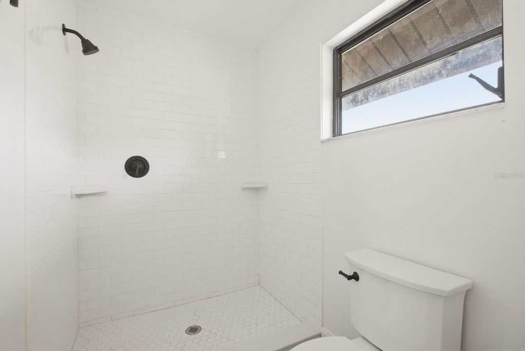 Image 32 of property listing at 2204 HOWARD LANE, Tampa, FL 33612