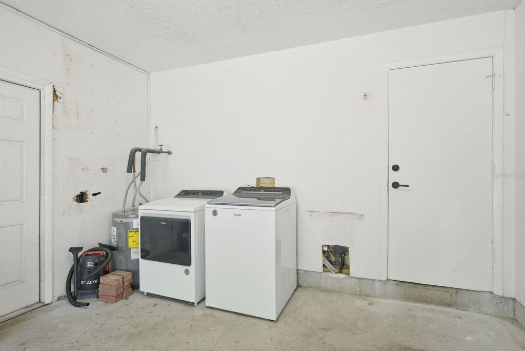 Image 33 of property listing at 2204 HOWARD LANE, Tampa, FL 33612