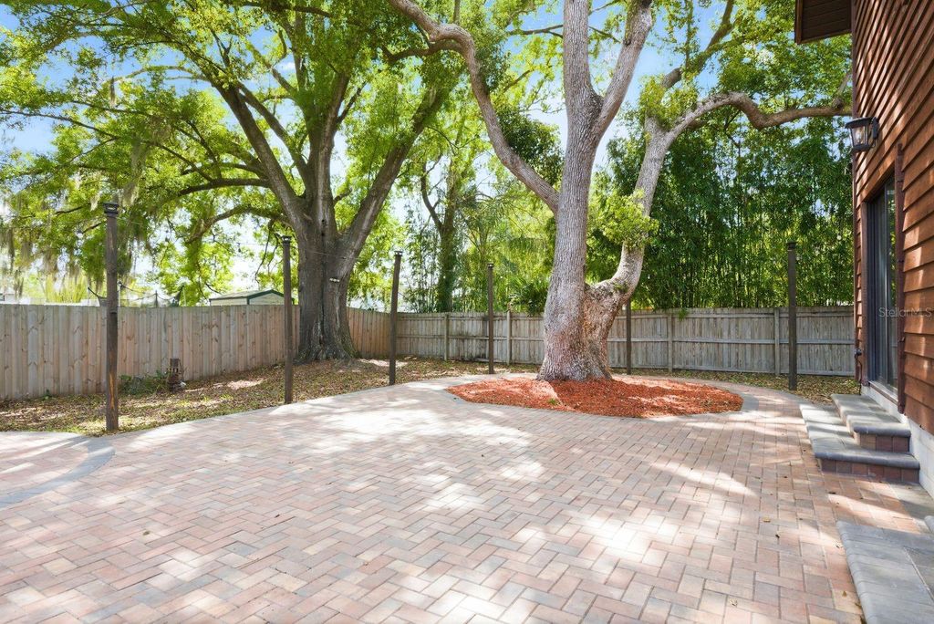 Image 35 of property listing at 2204 HOWARD LANE, Tampa, FL 33612