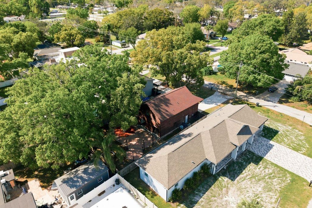 Image 45 of property listing at 2204 HOWARD LANE, Tampa, FL 33612