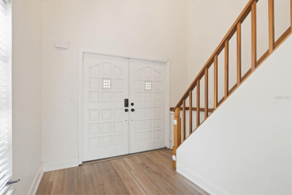 Image 6 of property listing at 2204 HOWARD LANE, Tampa, FL 33612