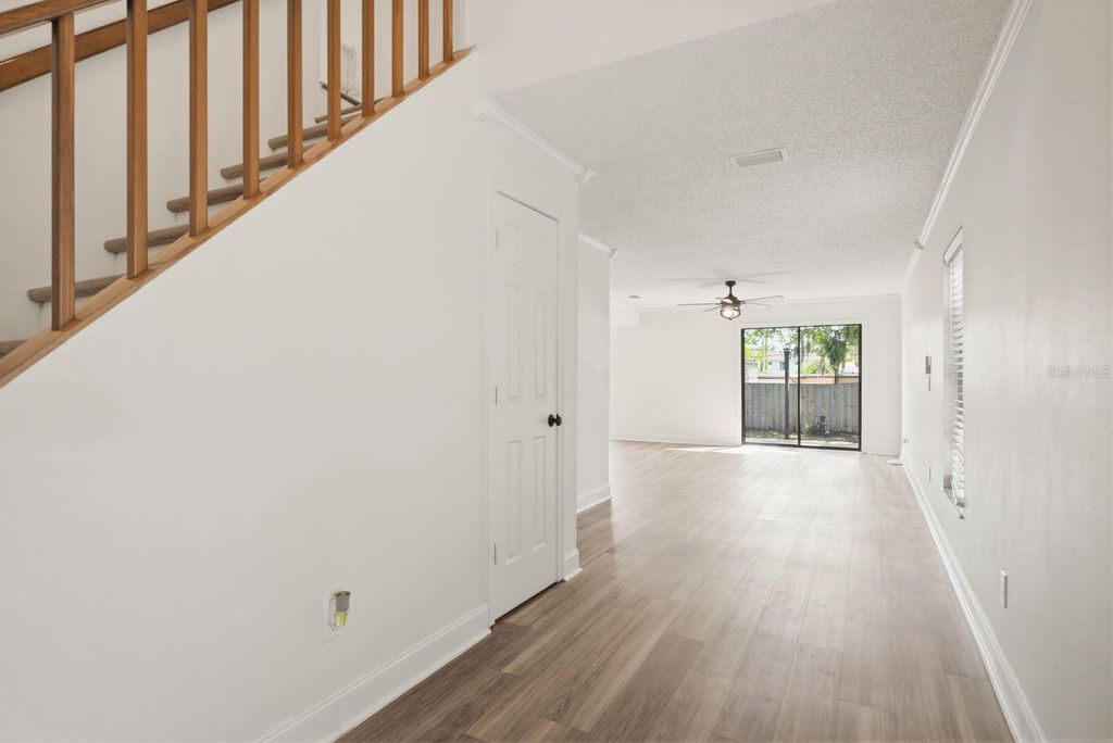 Image 7 of property listing at 2204 HOWARD LANE, Tampa, FL 33612