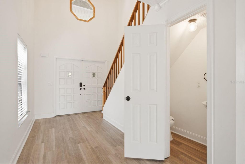 Image 8 of property listing at 2204 HOWARD LANE, Tampa, FL 33612