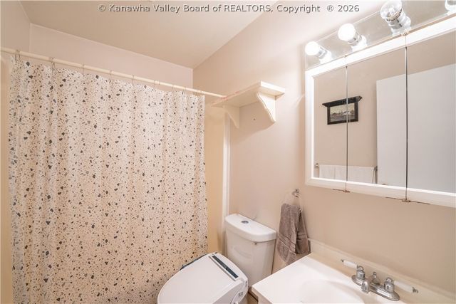 3 Surrey Drive, Hurricane, WV 25526