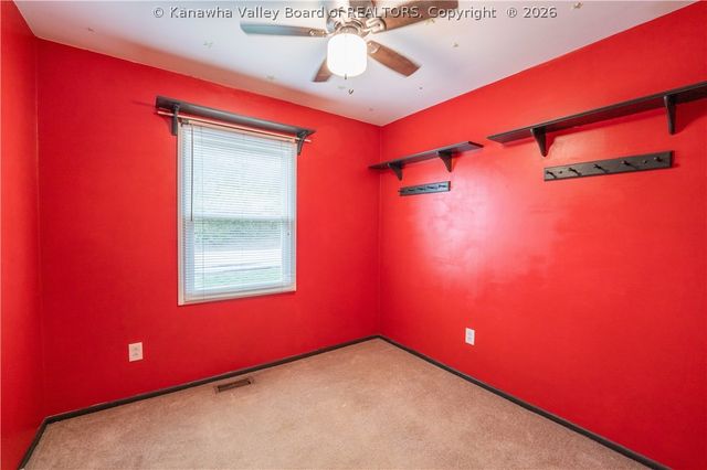 3 Surrey Drive, Hurricane, WV 25526