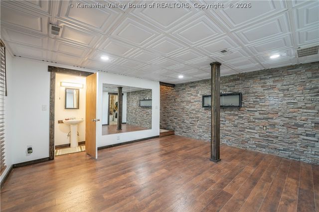 3 Surrey Drive, Hurricane, WV 25526