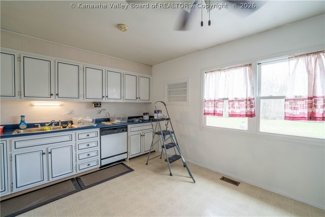 3 Surrey Drive, Hurricane, WV 25526