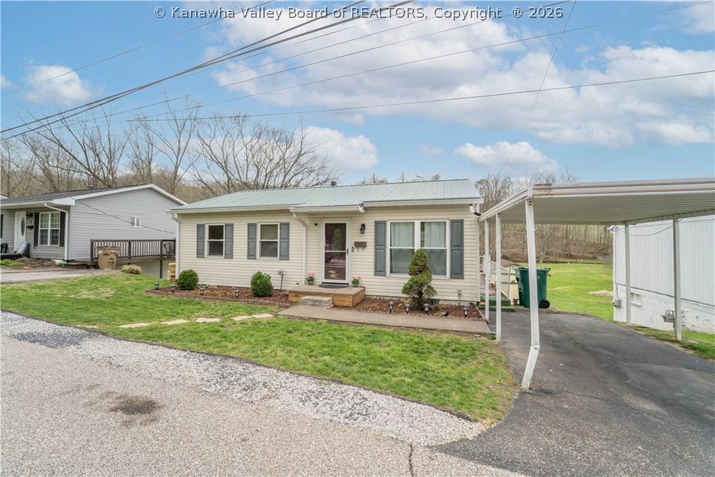 3 Surrey Drive, Hurricane, WV 25526