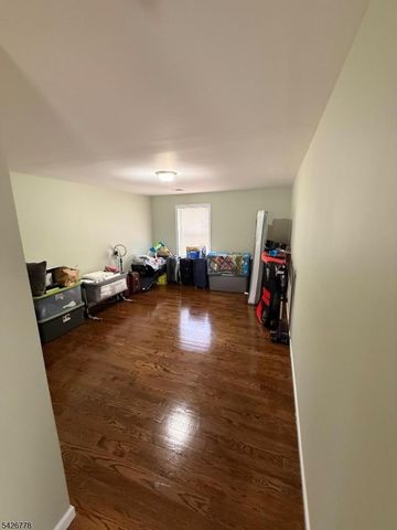 555 Hussa St, Linden City, NJ 07036
