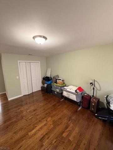 555 Hussa St, Linden City, NJ 07036