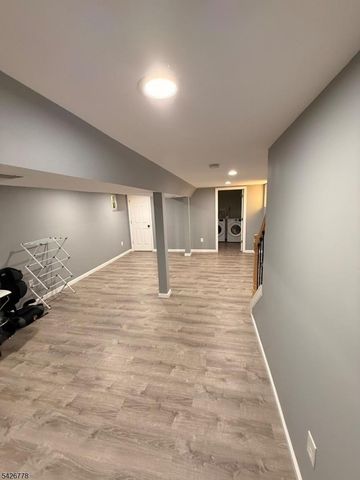 555 Hussa St, Linden City, NJ 07036