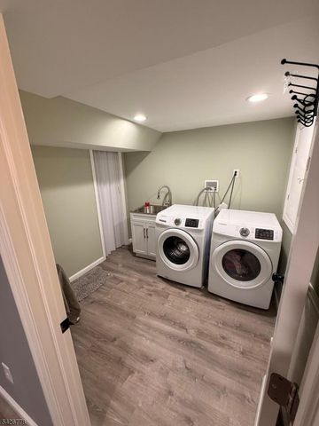 555 Hussa St, Linden City, NJ 07036