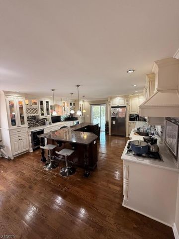 555 Hussa St, Linden City, NJ 07036