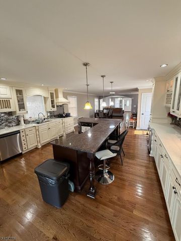 555 Hussa St, Linden City, NJ 07036