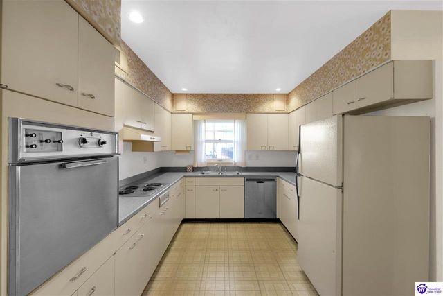 5842 Brittany Woods Circle, Louisville, KY 40222