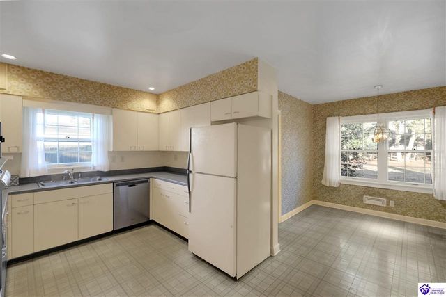 5842 Brittany Woods Circle, Louisville, KY 40222