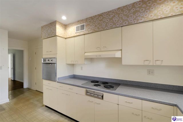 5842 Brittany Woods Circle, Louisville, KY 40222