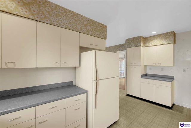 5842 Brittany Woods Circle, Louisville, KY 40222