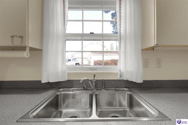 5842 Brittany Woods Circle, Louisville, KY 40222