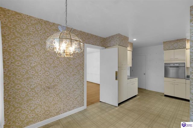 5842 Brittany Woods Circle, Louisville, KY 40222