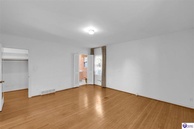 5842 Brittany Woods Circle, Louisville, KY 40222