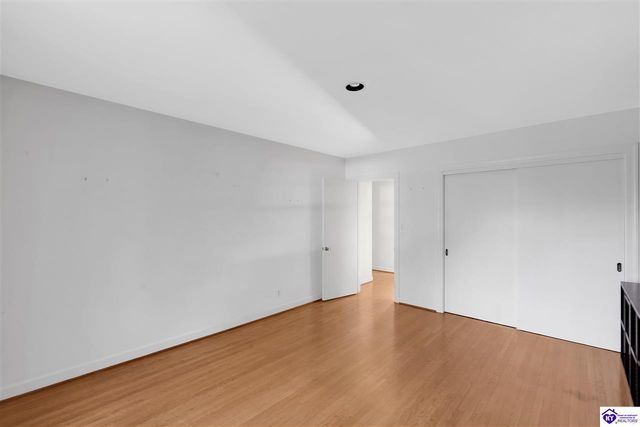 5842 Brittany Woods Circle, Louisville, KY 40222