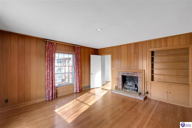 5842 Brittany Woods Circle, Louisville, KY 40222