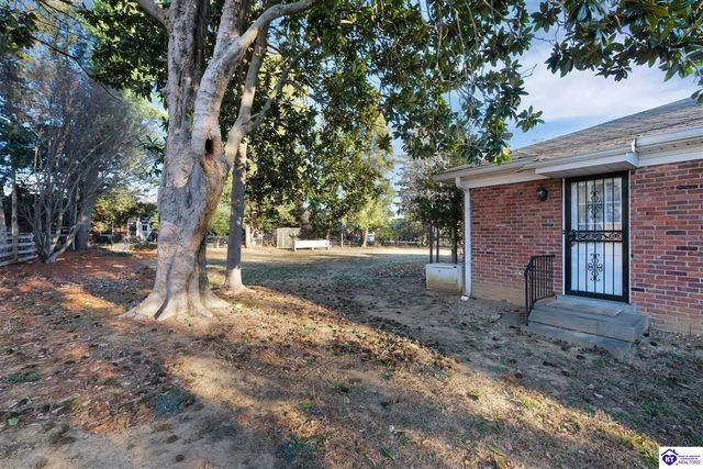 5842 Brittany Woods Circle, Louisville, KY 40222