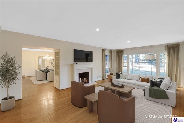 5842 Brittany Woods Circle, Louisville, KY 40222