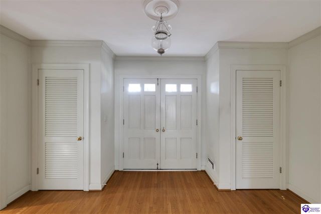 5842 Brittany Woods Circle, Louisville, KY 40222