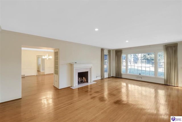 5842 Brittany Woods Circle, Louisville, KY 40222