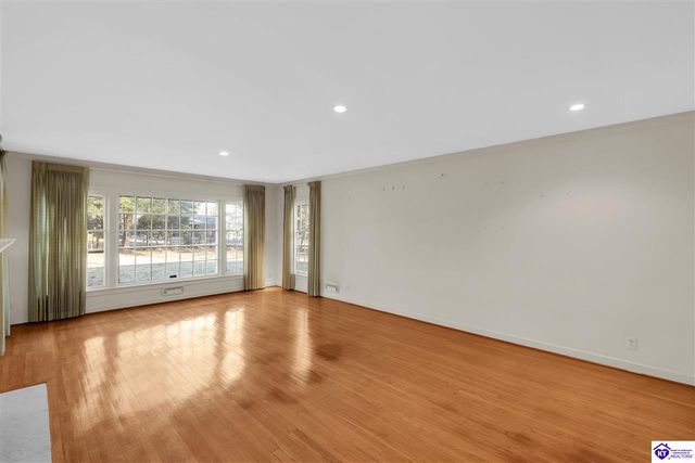 5842 Brittany Woods Circle, Louisville, KY 40222