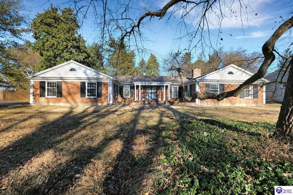 5842 Brittany Woods Circle, Louisville, KY 40222