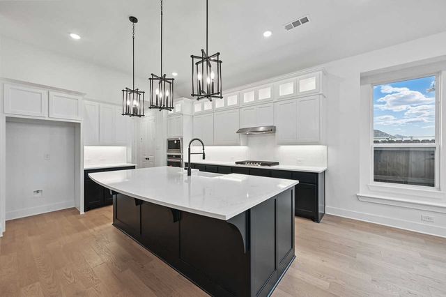 557 Lockhart Street, Waxahachie, TX 75165