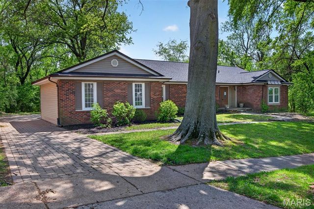6632 Blossom View Drive, Florissant, MO 63033