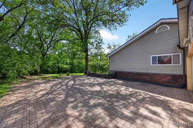 6632 Blossom View Drive, Florissant, MO 63033