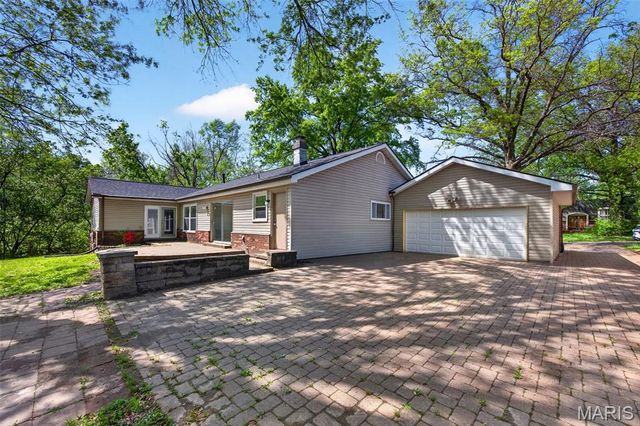 6632 Blossom View Drive, Florissant, MO 63033