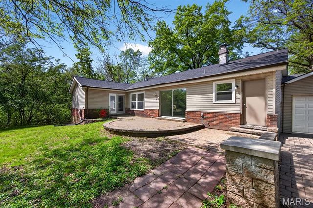6632 Blossom View Drive, Florissant, MO 63033