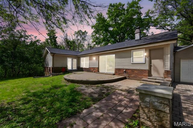 6632 Blossom View Drive, Florissant, MO 63033