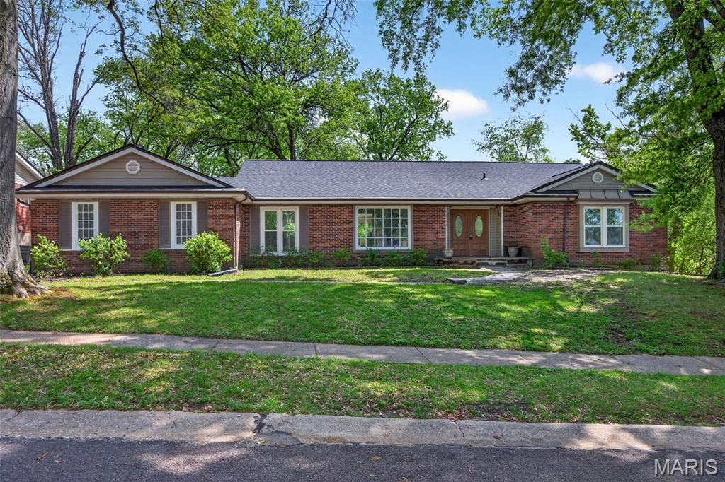 6632 Blossom View Drive, Florissant, MO 63033