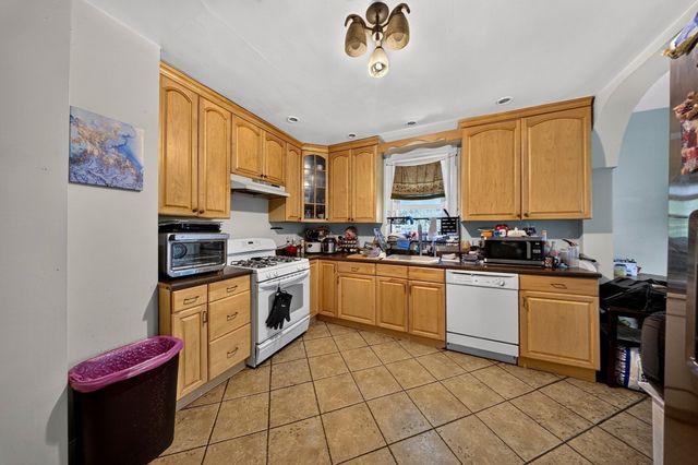 75 Harvard St, Chelsea, MA 02150