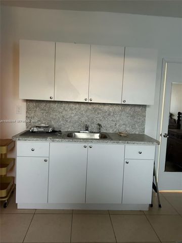 9525 SW 16th St A, Miami, FL 33165