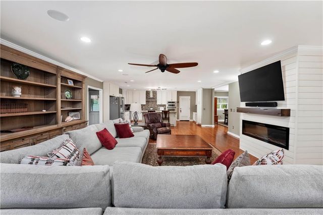2193 W Ponce De Leon Avenue, Decatur, GA 30030