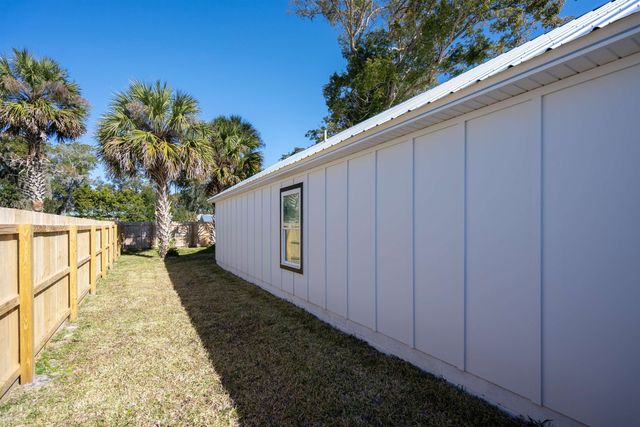 916 Kennedy Dr, St Augustine, FL 32084
