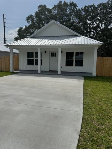 916 Kennedy Dr, St Augustine, FL 32084
