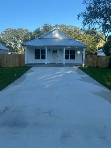 916 Kennedy Dr, St Augustine, FL 32084