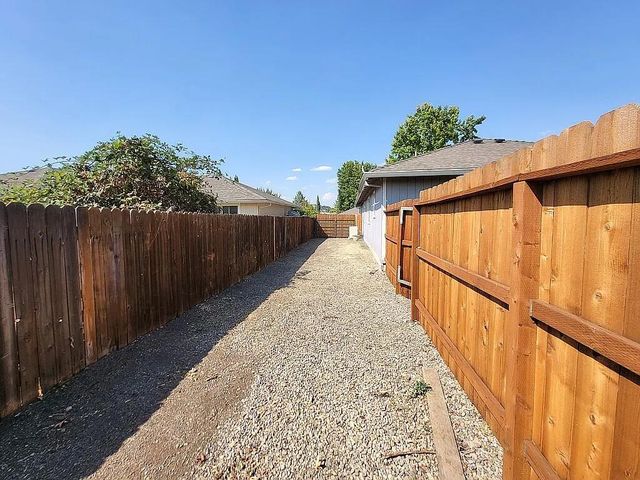 2926 Shasta Drive, Medford, OR 97504