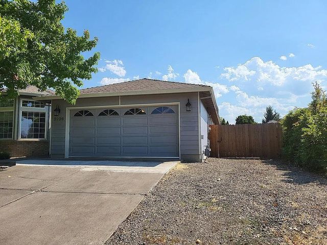 2926 Shasta Drive, Medford, OR 97504