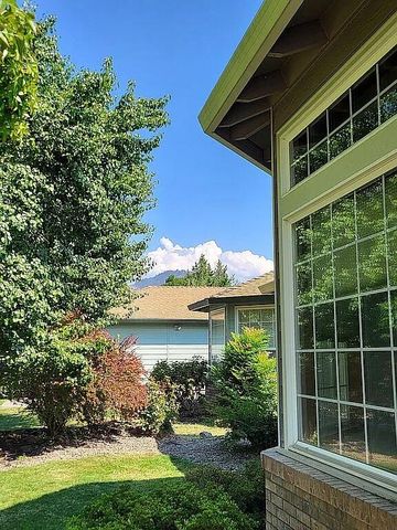 2926 Shasta Drive, Medford, OR 97504