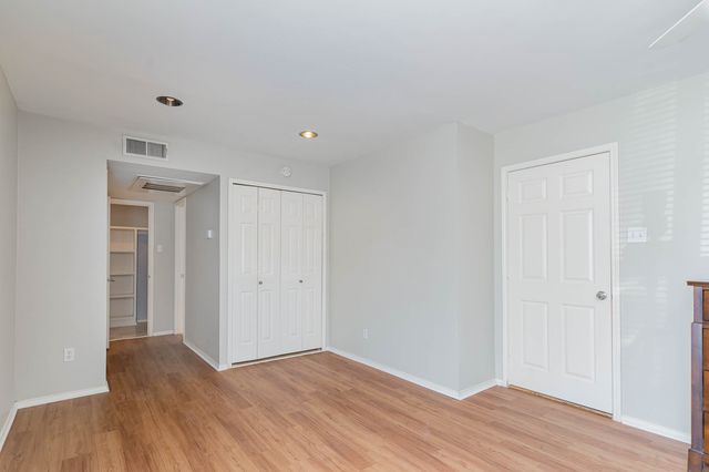 10109 Regal Park Lane 112, Dallas, TX 75230